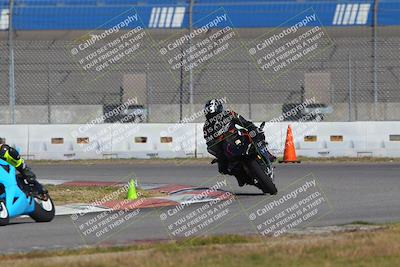 media/Nov-26-2022-Fastrack Riders (Sat) [[b001e85eef]]/Level 2/Session 3 Outside Turn 9/